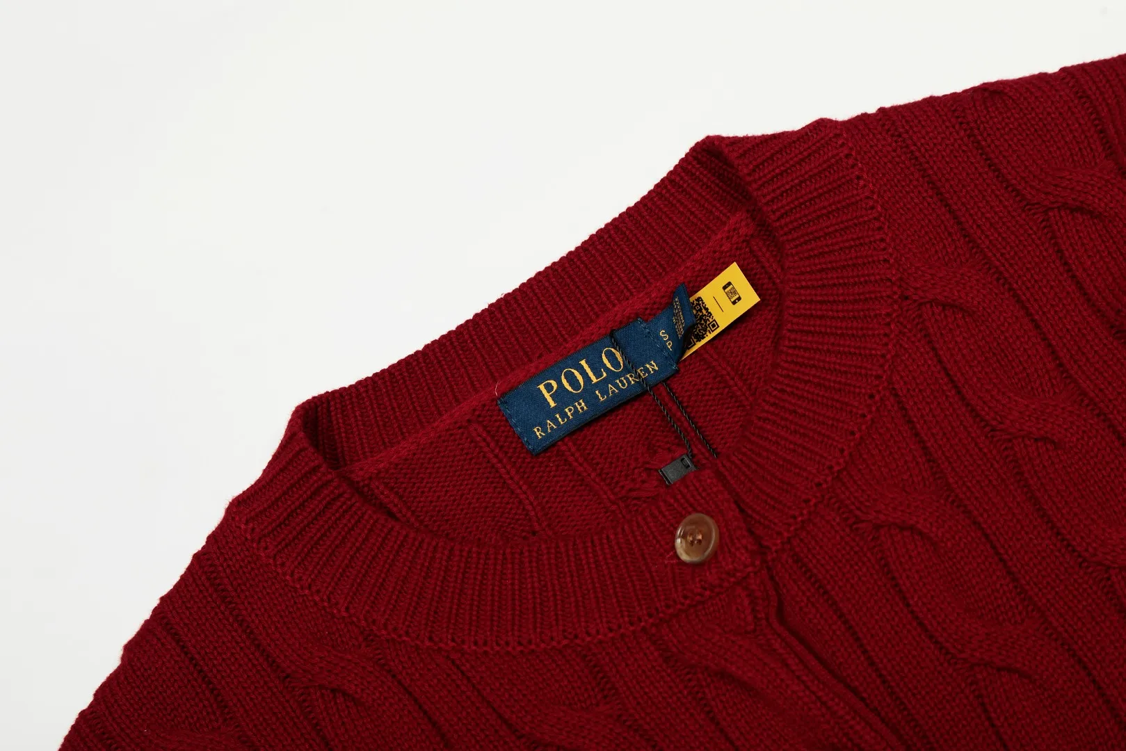 P230 Top quality" Style number: DS006# (not off the shelves all year round) [Ralph Lauren round neck solid color pony embroidery logo twist knitted cardigan] ✅Ralph Lauren Ralph Lauren classic basic versatile knitted cardigan jacket for all seasons ✅Main supplier platform live broadcast Wholesale entity Replacement if out of stock Not off the shelf ✅ZP quality 1:1 version Scan the code to enter the GF website Counter quality ✅Detailed quality The only one in Guangzhou Imported quality cotton yarn Focus on high-end, cost-effective, and good quality. Needless to say, the version is restored to the original version. The maximum size can be worn up to 160 pounds. Loose, comfortable and stress-free. ✅The upper body is simple and easy to match. A must-have for goddess ootd. Good-looking clothes are never picky. Must-have items in goddess wardrobe. Size: S- Navy blue white label Navy blue red label